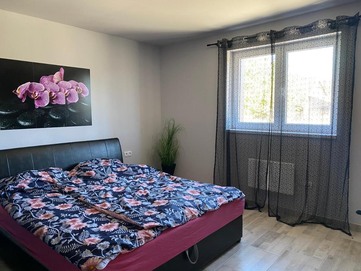 Veronika Vendeghaz Muraratka Exteriör bild